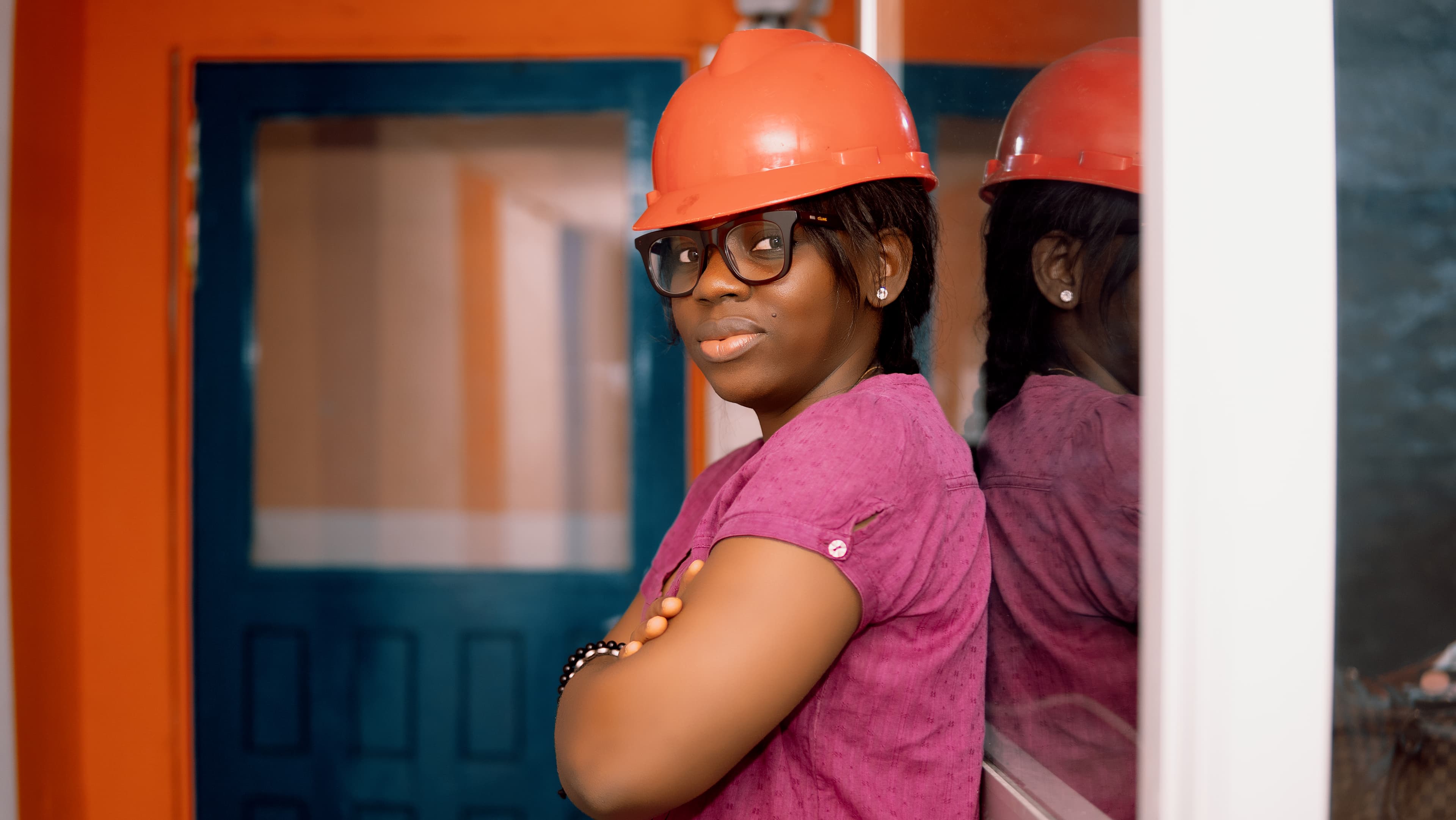 Professionnelle du management de projet sur un chantier au Cameroun